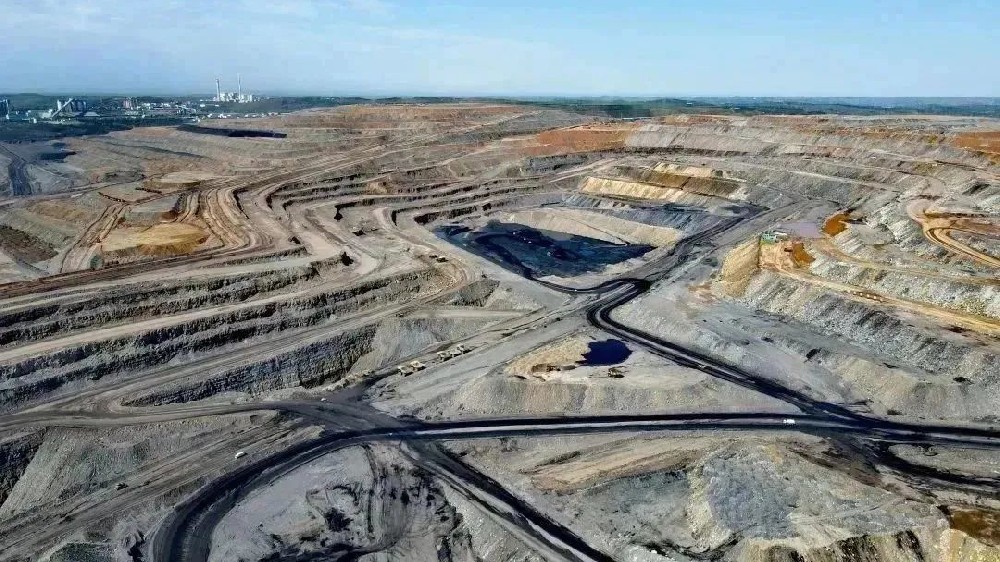 【公司喜報(bào)】 由我公司參建的準(zhǔn)能集團(tuán)黑岱溝露天煤礦配套選煤廠通過國家中級智能化選煤廠驗(yàn)收